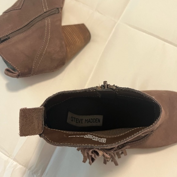 Steve Madden Ohio Suede Heeled Ankle Boots, Fringe, Size 10, Taupe, Brown, Fall - Picture 3 of 6